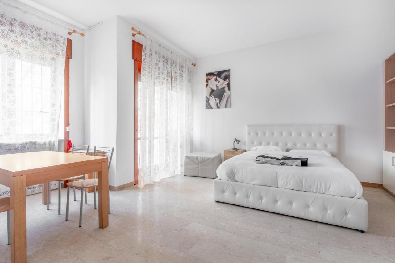 Soggiorno Incantevole In Zona Navigli Milan Bagian luar foto