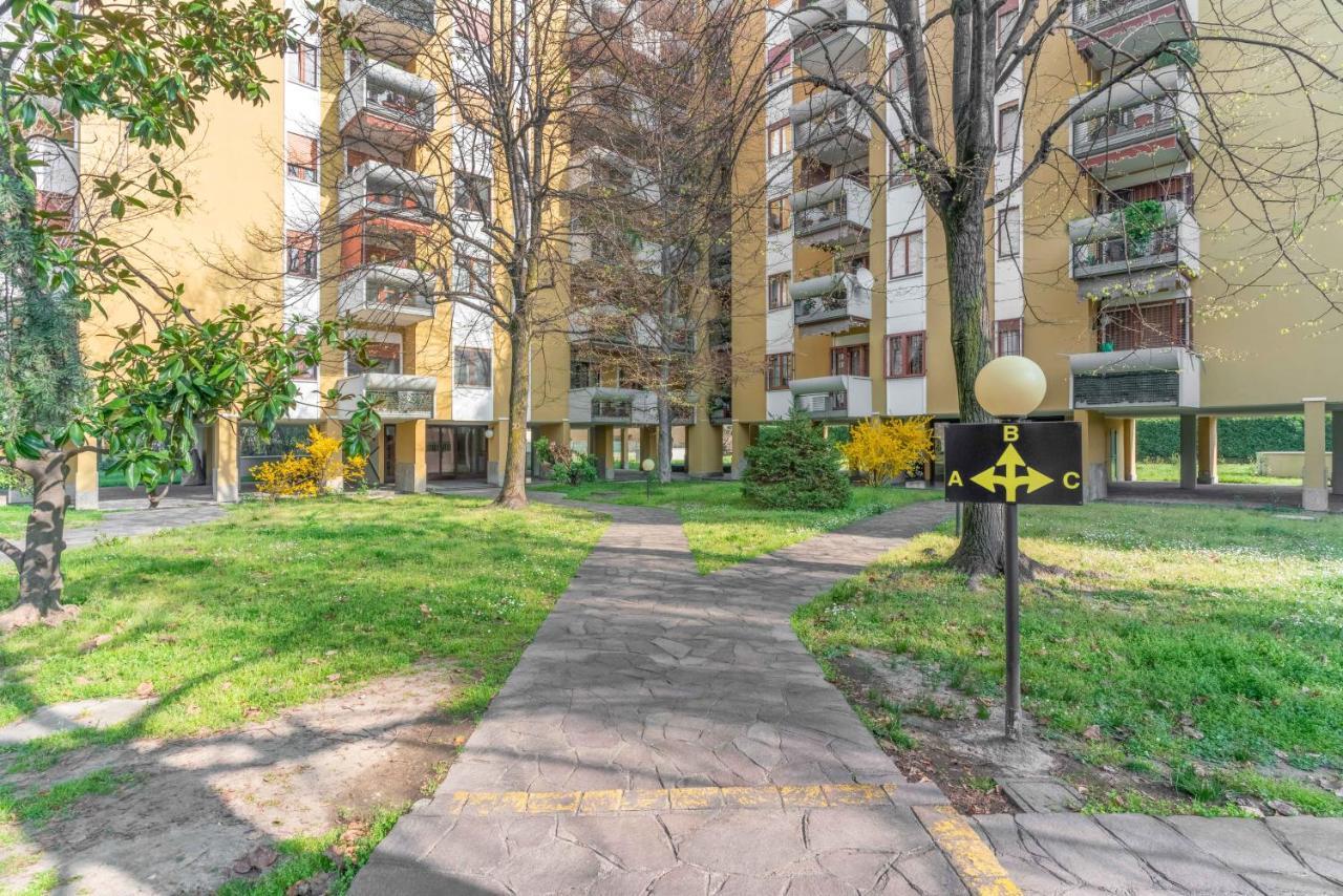 Soggiorno Incantevole In Zona Navigli Milan Bagian luar foto